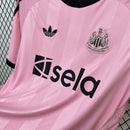 Camisa Newcastle United Goleiro Rosa 2025/26 - Torcedor Masculino