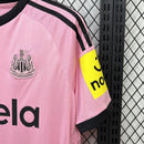 Camisa Newcastle United Goleiro Rosa 2025/26 - Torcedor Masculino